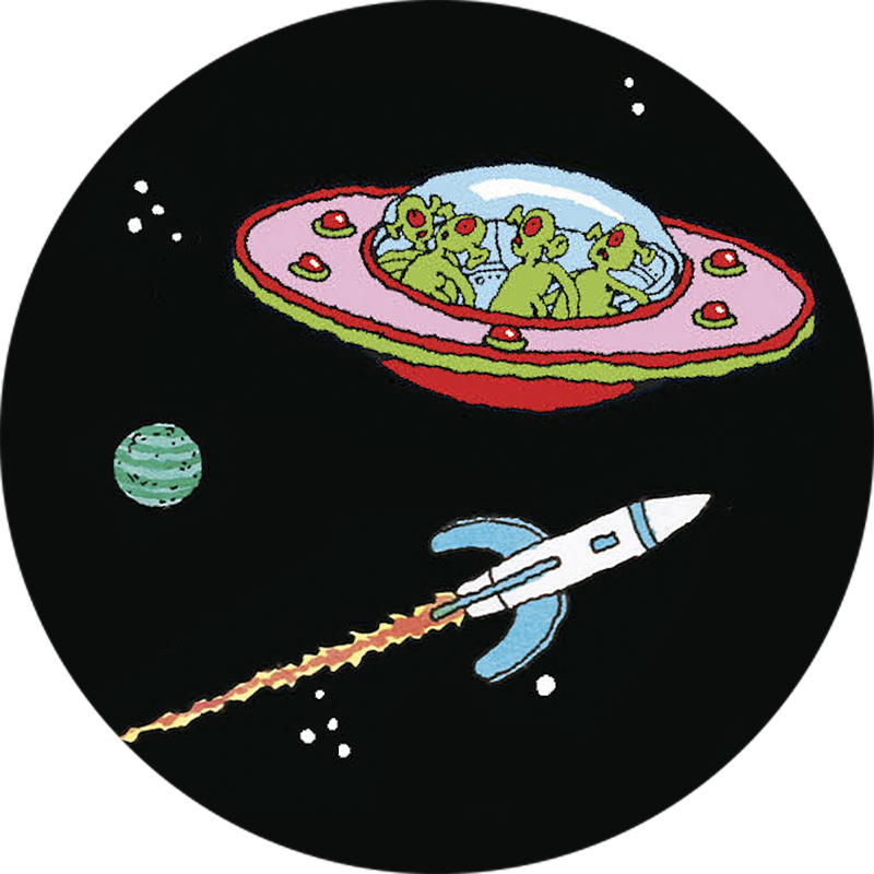 En mørk himmel, hvor flere forskellige slags rumskibe flyver.