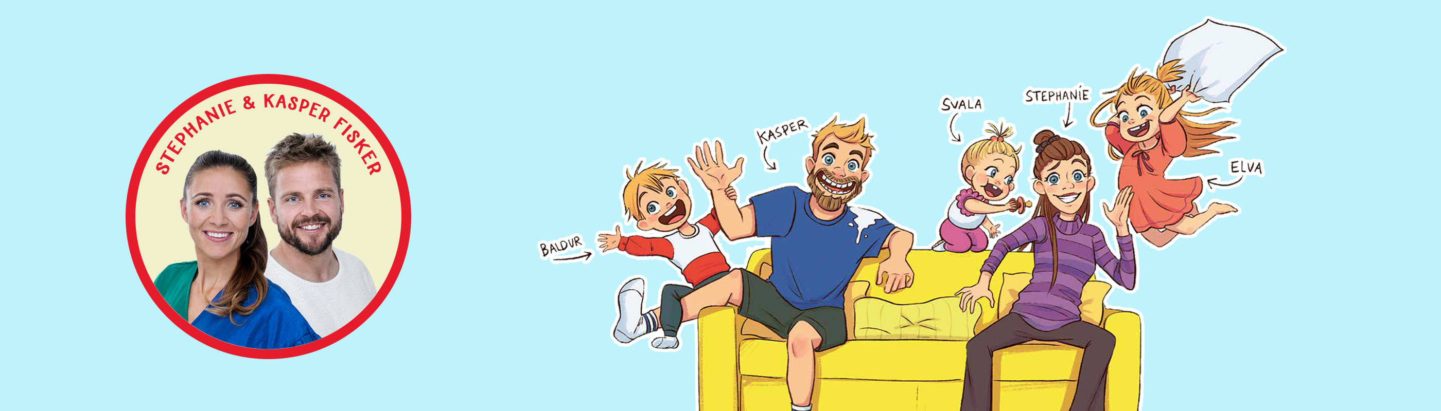 Banner med lyseblå baggrund, teksten "Stephanie og Kasper Fisker" rundt om et foto af dem, samt en tegning af hele familien Fisker, der sidder i en gul sofa. Ved hvert familiemedlem står deres navn; Baldur og Elva, familiens to større børn, babyen Svala og faren Kasper og moren Stephanie.