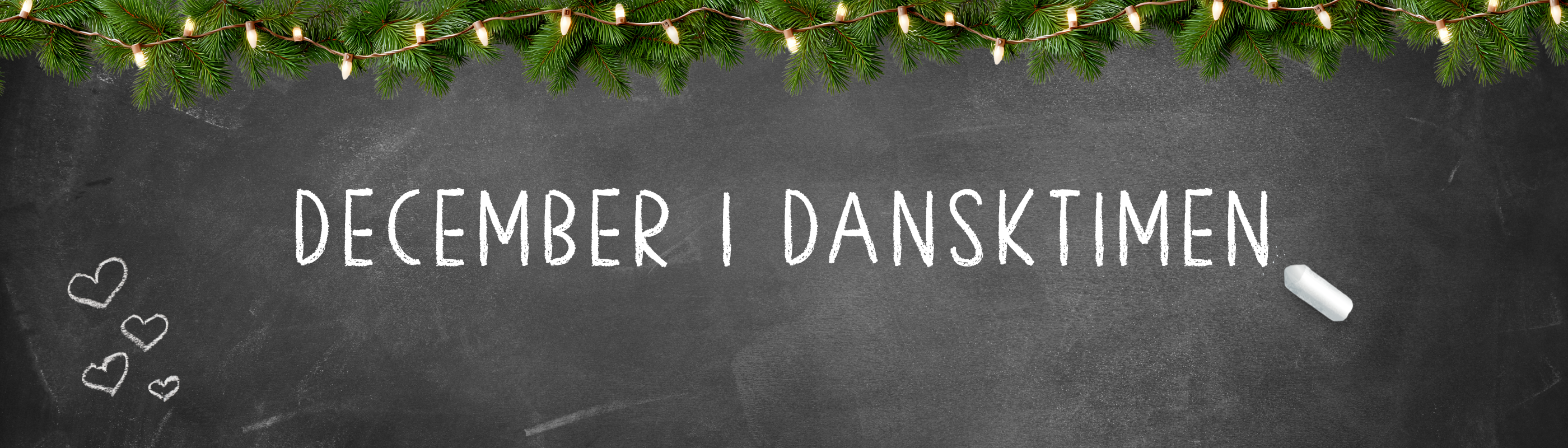 Tavle med kridtskrift hvor der står ”December i dansktimen”. Øverst ses julegran med lys.